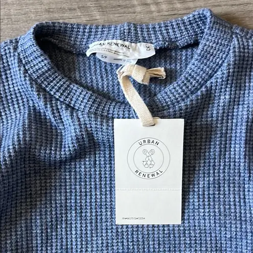 Urban Renewal Relaxed Blue Gray Long Sleeve Crop Top