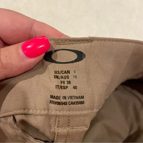 Oakley NWT albatross capri pants size 6 women’s