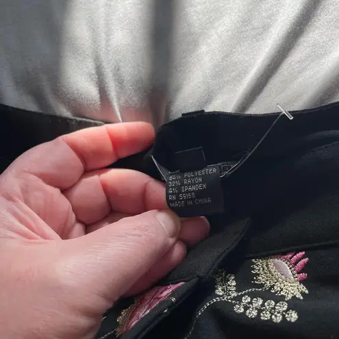 Karen Kane EUC Lifestyle Petites black/pink floral embroidered cropped pants 14P