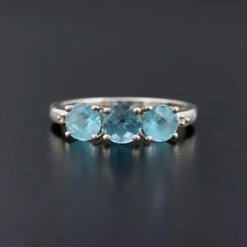 10K SOLID WHITE GOLD BLUE TOPAZ THREE STONE RING (7)