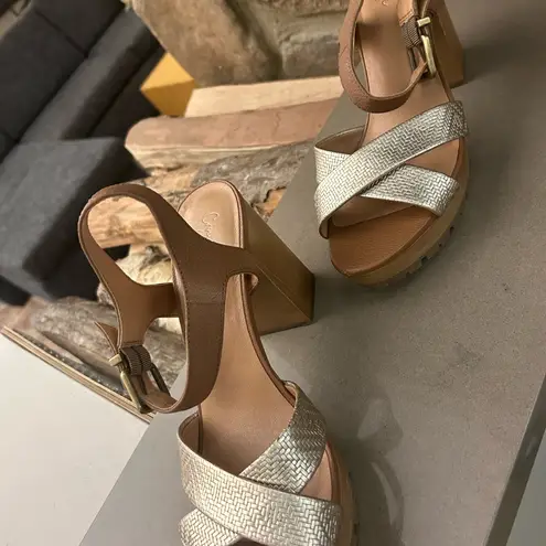 Sandals Chic Tan and Cream Platform Sandals by Crown Vintage 11 M—clean!