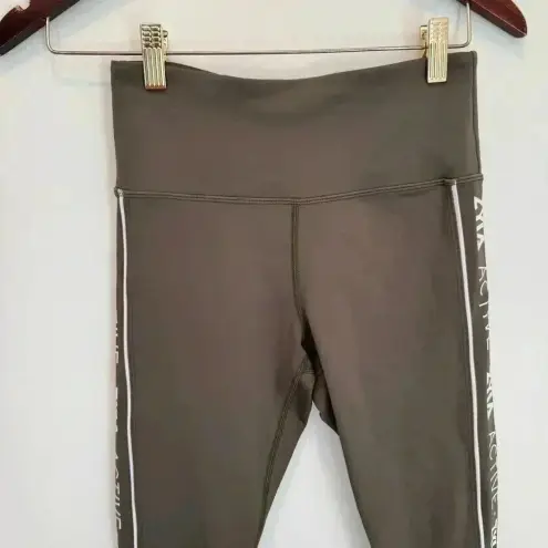 Zyia  Olive Logo Stripe Light n Tight Hi Rise Capri size 2