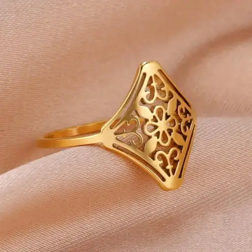 None NEW Women’s 18k Gold-Plated Hollow Lattice Ring Size 8