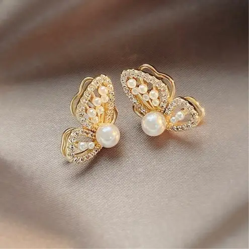 Gold Butterfly Stud Earrings for Women,White Pearl Earrings,Butterfly Earrings