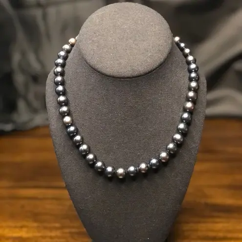 Hand Knotted PEACOCK PEARLS w Sterling Silver Lobster Claw Clasp 18 inches long Gray