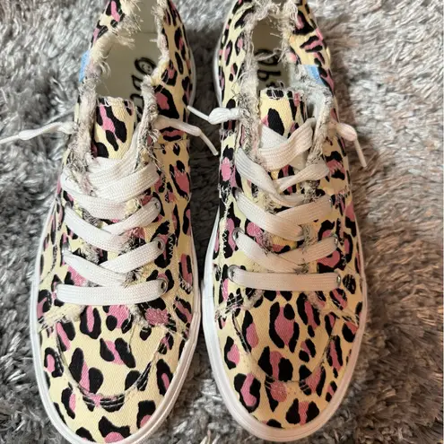 NWT Obtaom Trendy Leopard Print Women's Sneakers Pink Size 10