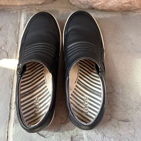 Taos Zipward Slip On Sneaker in Black Leather Orthotic Cushioned Size 8.5