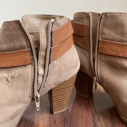 Francesca’s *Final Price* Cadence Sueded Leather Strap Ankle Booties With Heels Size 7