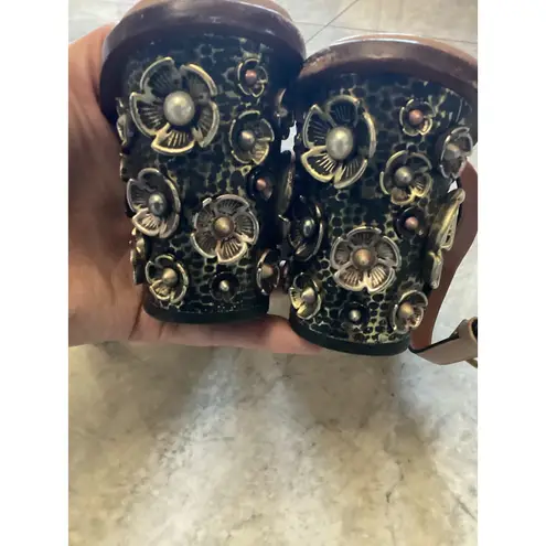 Coach  Tea Rose Embellished Block Heel Ankle Strap Sandals Nude Leather 9.5 - Image 7