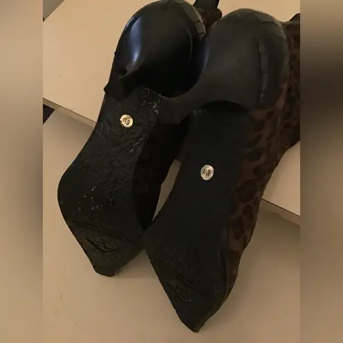 Donald Pliner women leopard suede heel boots Size 6.5