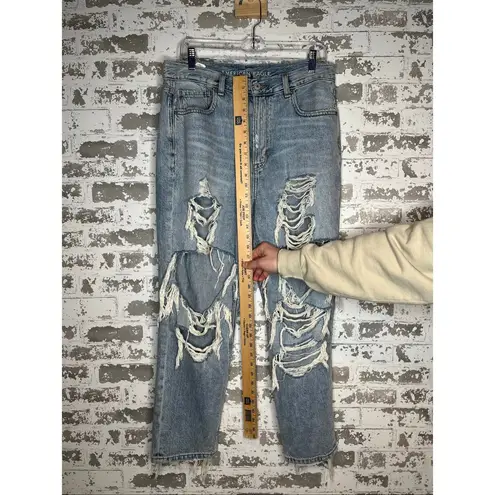 American Eagle  | women distressed mom jean light wash