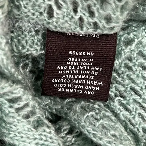 Green Knitted Infinity Scarf with Textured Pattern