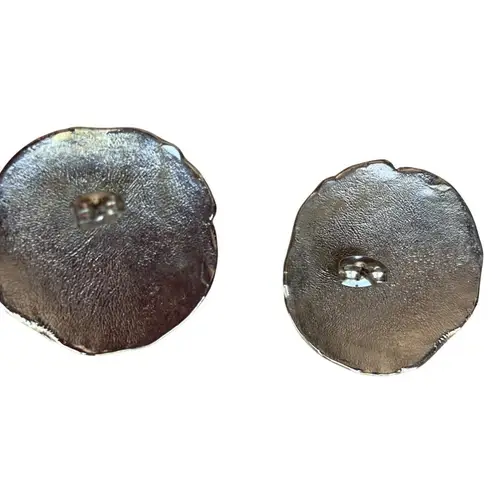 2 Pairs Of Vintage Metal Earrings Rippled Silver & Textured Silver Round Designs