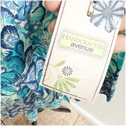 Avenue Handcrafted Tunic Plus Size 26/28 NWT Tropical Print Studded Neckline Blu