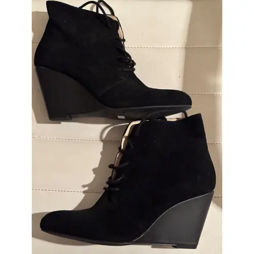 Isaac Mizrahi LIVE Black Suede Lace Up Wedge Booties Ankle Boots Black Size 7.5