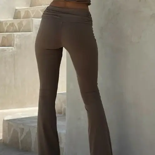 OUTCAST Zazie Pants Mocha Brown Flared Leggings NWT New Clean Girl Trendy Tan Size M