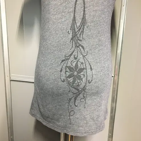 BKE THE BUCKLE // Women’s Gray V-Neck Short Sleeve Shirt, Medium