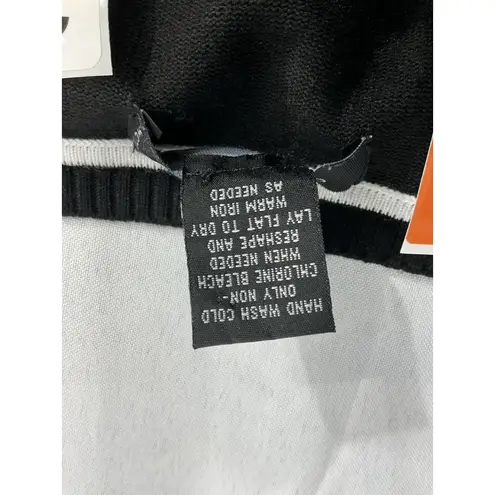 Womans Grace The Perfect Fir Woman 2x Black White Pullover Long Sleeve Sweater