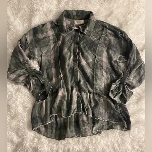 sinuous women’s plaid peplum top