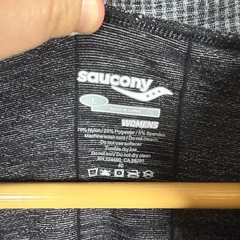 Saucony Women’s Quarter Zip Ribbed Thumb Hole Running Shirt Grey L