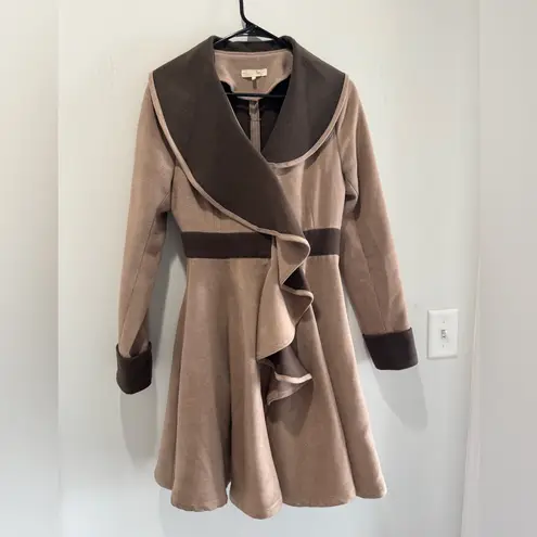 Ryu Rye Tan Suede Ruffle Coat with Brown Shawl Collar woman’s sz Small