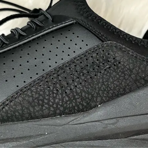 Clove Core Classic All Black Option M/7.5 W/9 Black Size 10