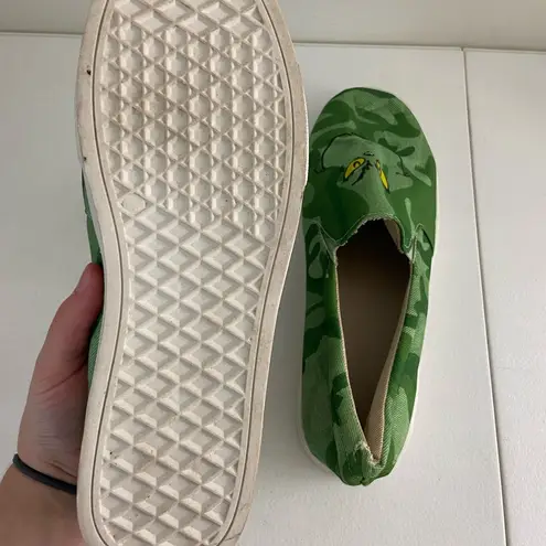 EUC Women’s green grinch canvas slip on casual loafers shoes comfy size 10.5/11