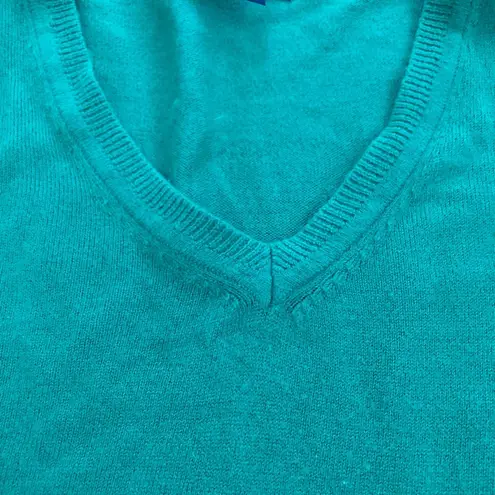 basic editions Women's V Neck Sweater M NWOT