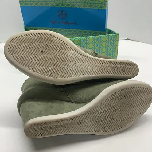 Hot in Hollywood Hidden Wedge Suede Platform Sneaker Heels Sage Green Size 8 Green