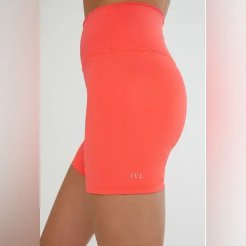 NWT IVL Collective High