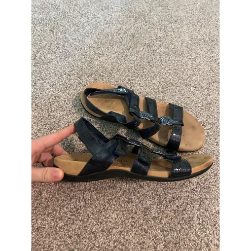 Vionic  Amber Navy Blue Crocodile Embossed Adjustable Strap Comfort Sandals Women