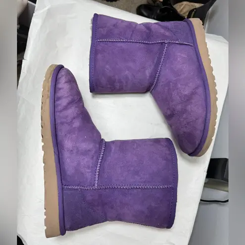UGG EUC Classic Boots in Berry Sz 6