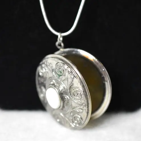 Source Unknown Art Deco Round Silver Tone Etched Locket White Center Stone Snake Chain Necklace - Image 2