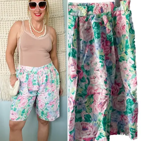 Bermuda Vintage floral printed pleated high waisted  shorts size S/M 6/8