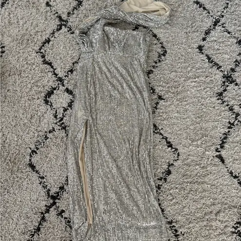 Badgley Mischka
Draped Sequin One Shoulder Dress