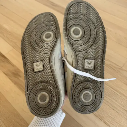 VEJA V-12 White/Beige Sneakers 37