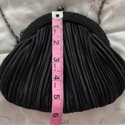 Vintage Carlo Fellini black beaded pleated metal chain clutch handbag, size 6x7