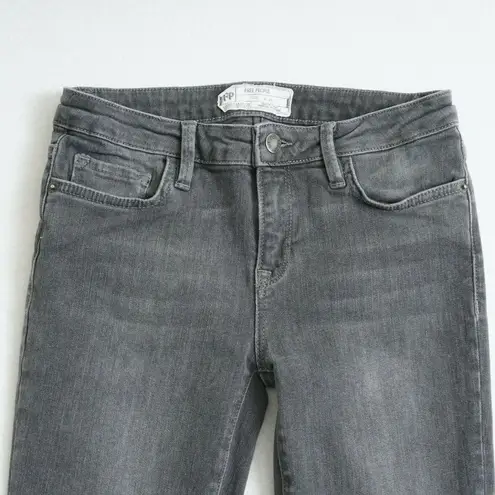 Free People  Womens Mid Rise Raw Hem Crop Jeans Size 26 Grey Stretch Denim