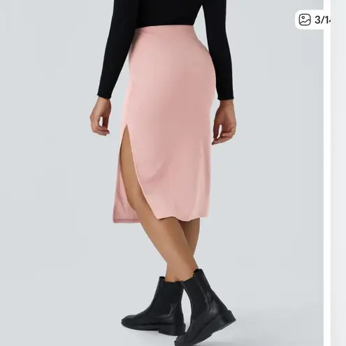 Halara NWT size M pink/rose color knit stretchy Midi Skirt. Body con fit.