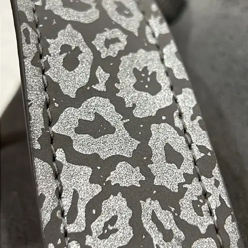 Spenco Orthotic Thong Sandals in Grey Shimmer Cheetah Print 9.5 Gray