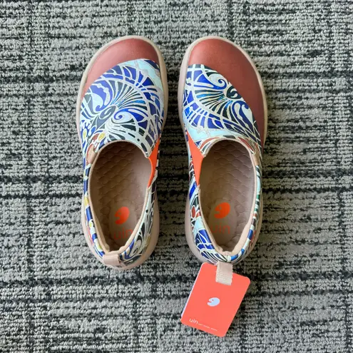UIN Sculpture Toledo II Travel Shoes NWT Size 5