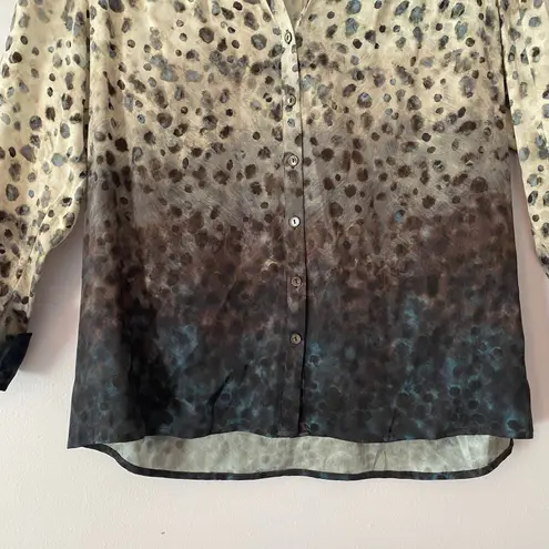 Ecru Gray Animal Print Button Down Silk Blend Blouse Shirt Women's size Medium - Image 5