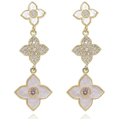 Boutique Beautiful Sparkling Clover Dangle Earrings | Gold Plated 316L