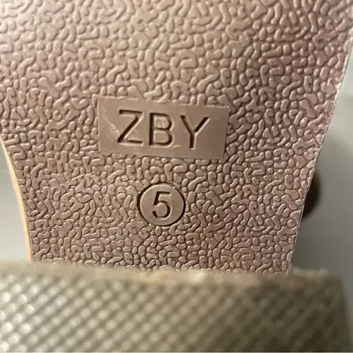 ZBY women’s Brown Suede Ankle Boots W/side cutout size 5