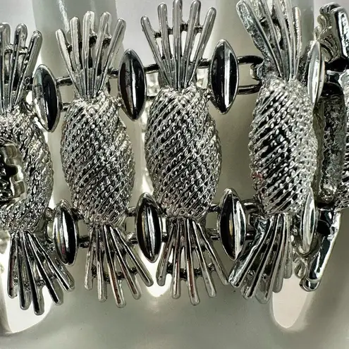 Sarah Coventry silver tone vintage pineapple bracelet in original box