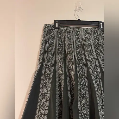 EUC Silkland Green and White Embroidered Paisley Lined Skirt size 12