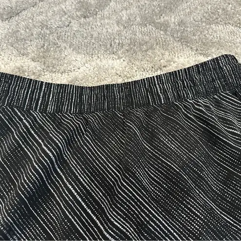 Athleta  Arrival Midi Skirt Pockets Black White Stripe Sz 12