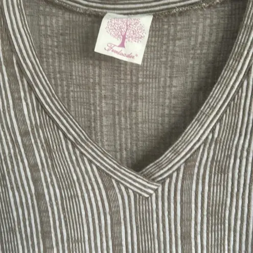 Freeloader Adorable stripes textured olive green/cream top