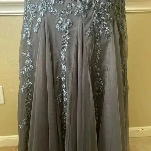 JJ's House NWT-Ballâgown princess scoop neck floor-length tulle dress