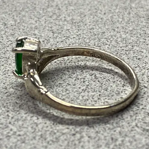 Sterling Silver Claddagh Ring Oval Green Stone Love Loyalty Friendship Size 7